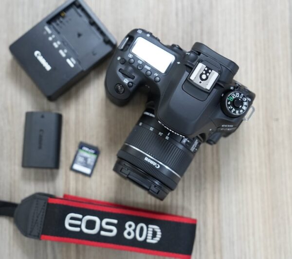 Canon EOS 80D DSLR Camera with 18-55mm Lens 32GB SD - Image 2