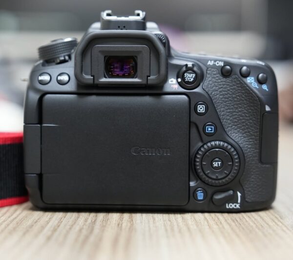 Canon EOS 80D DSLR Camera with 18-55mm Lens 32GB SD