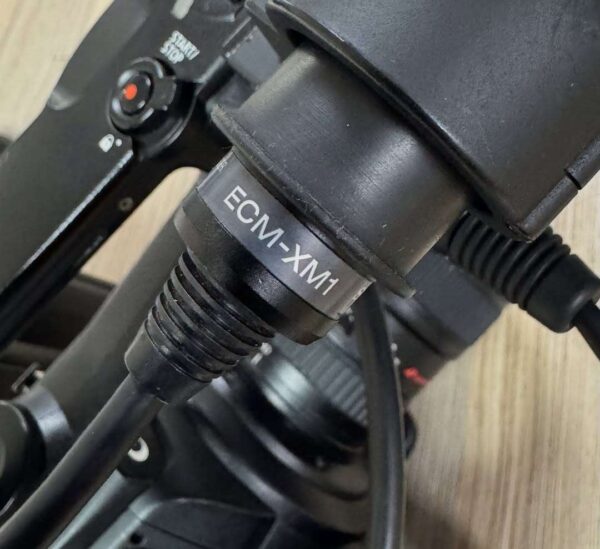Canon EOS C100 Mark ll with Dual Pixel CMOS AF & EF Canon EF 17-40mm f/4L USM  Lens Kit
