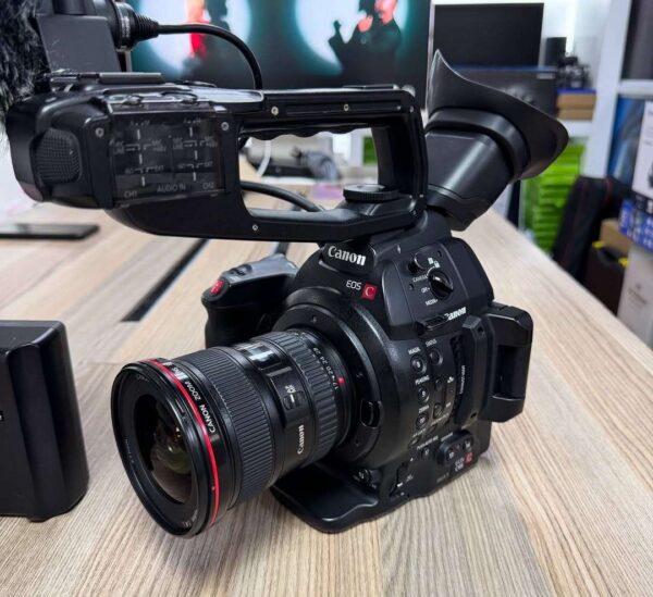 Canon EOS C100 Mark ll with Dual Pixel CMOS AF & EF Canon EF 17-40mm f/4L USM  Lens Kit - Image 3
