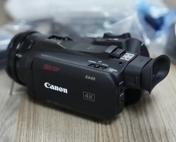 Canon XA40 Professional UHD 4K Camcorder - Image 3
