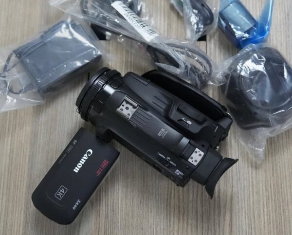 Canon XA40 Professional UHD 4K Camcorder - Image 6