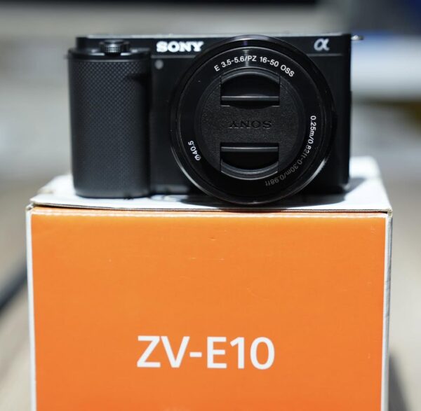 Sony ZV-E10 Mirrorless Camera with 16-50mm Lens (Black) - Image 4
