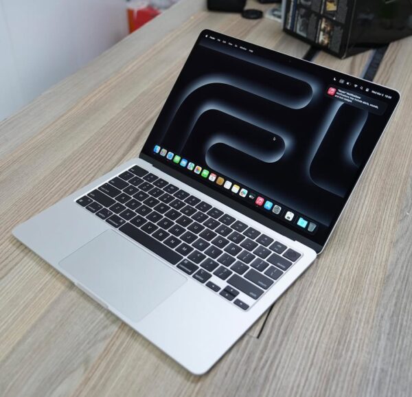 Apple 13" MacBook Air (M3, Silver) - Image 3